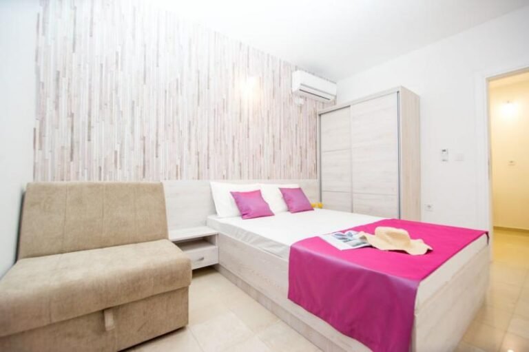 В аренду на год квартира-студия в Петровце!