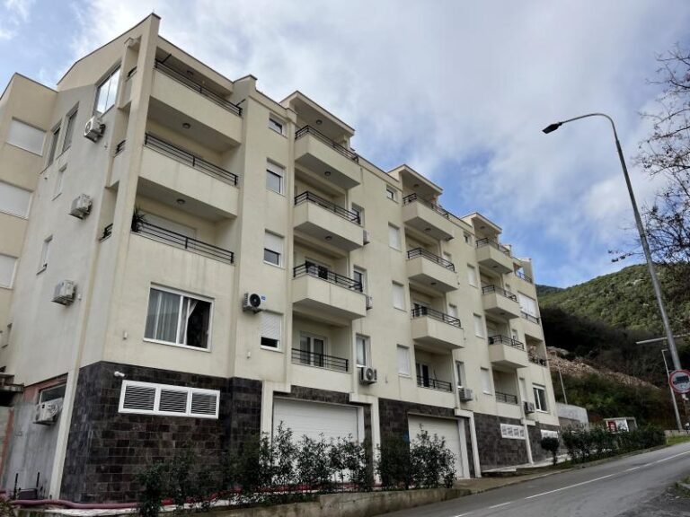 One-room apartment near the Moscow hotel in Budva!