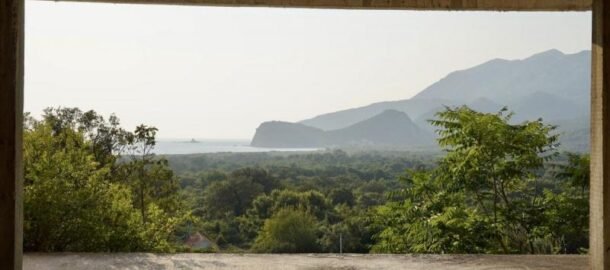 Недостроенный Дом на скале в Булярице с видом на море!