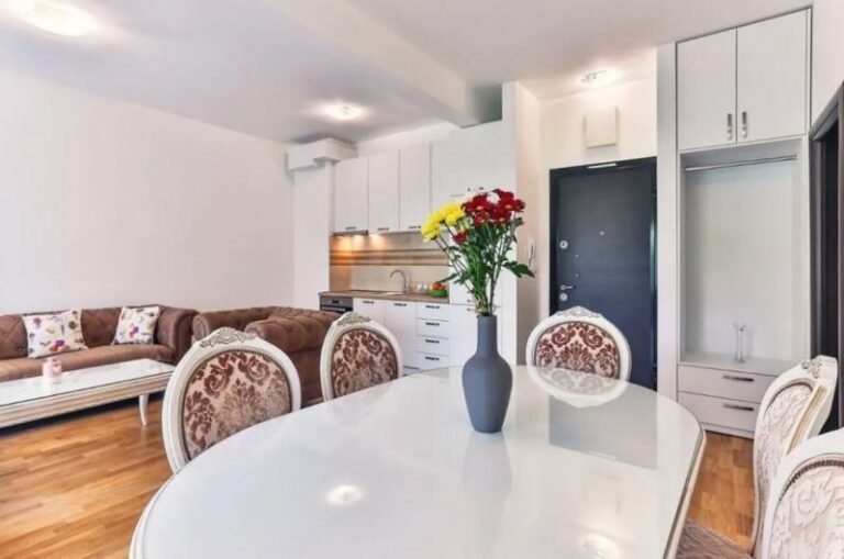 Two-bedroom apartment in Rafailovici with sea view!