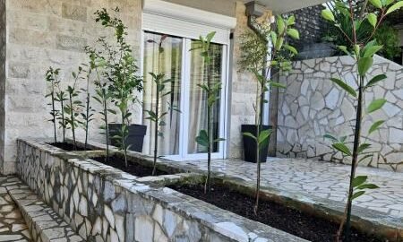 Jednosoban stan sa parkingom kod hotela Moskva u Budvi na 1 godinu!