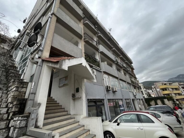 Povoljno, garsonjera u centru Budve!