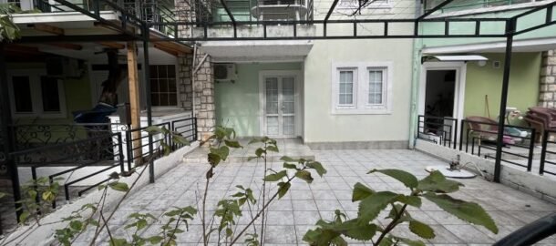 2 комнатная квартира с двориком в Рафаиловичи в 300 метрах от пляжа!