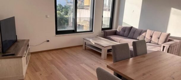 Двуспальная квартира с гаражом в новом доме в Бечичах в 200 м от моря для долгосрочной аренды!