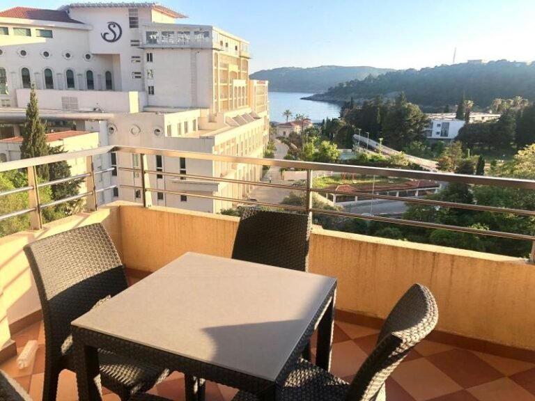 Two-room apartment with parking near the Splendid hotel!