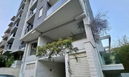 Jednosoban stan u strogom centru Budve sa delimičnim pogledom na more