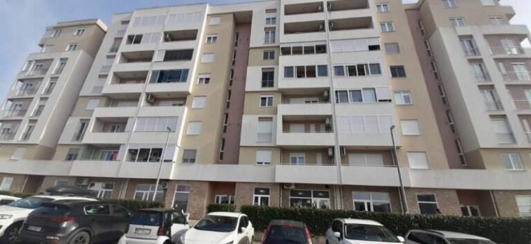 Jednosoban stan u modernoj zgradi u centru Bara!