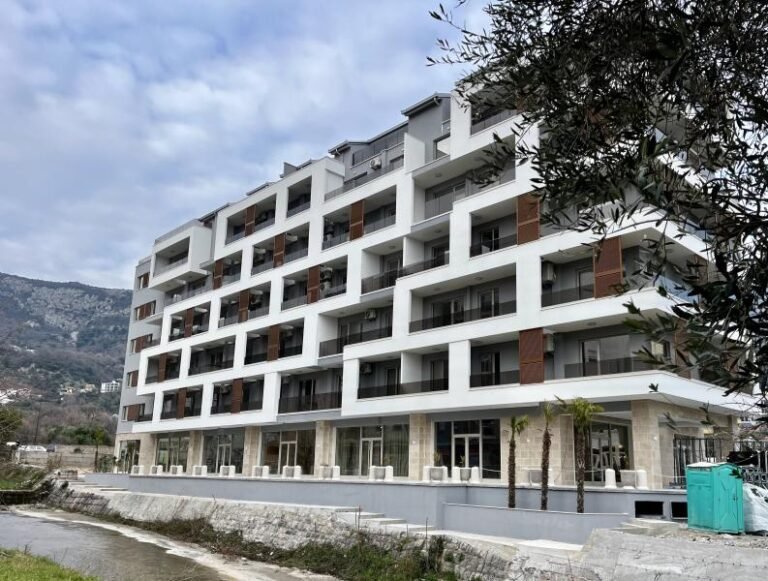 Jednosoban stan 53 m2 luksuzna zgrada u centru Budve