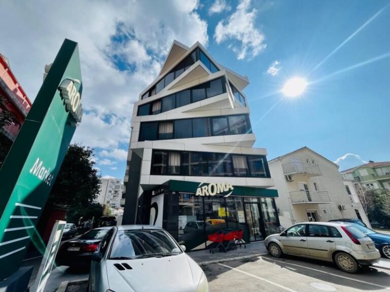 Jednosoban stan bez nameštaja u zgradi Twister u Budvi!