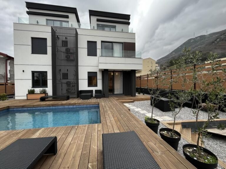 One-room apartment luxury furnished, complex with swimming pool in Lastva Grbaljska