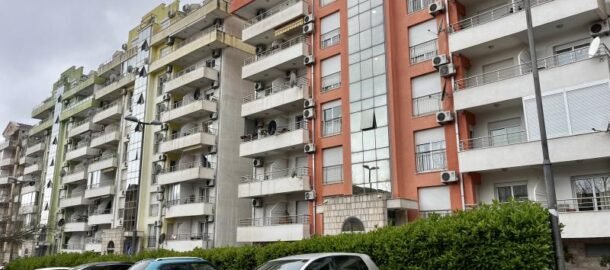 Jednosoban stan 47 m2 u zgradi Mercur u Budvi