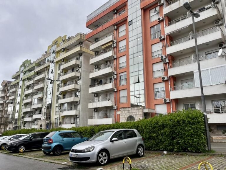 Jednosoban stan 47 m2 u zgradi Mercur u Budvi