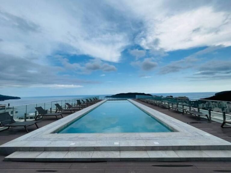 Jednosoban namješten stan sa bazenom u Bečićima