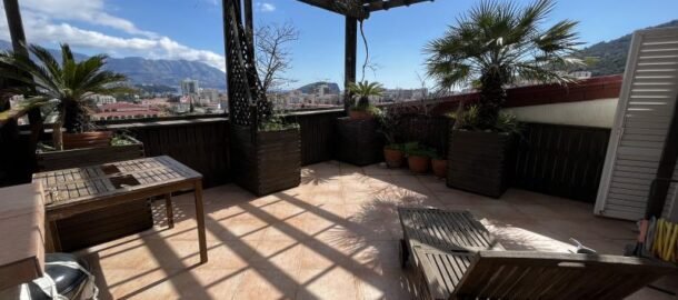 2-room apartment 95 m2 with sea view in the center of Budva