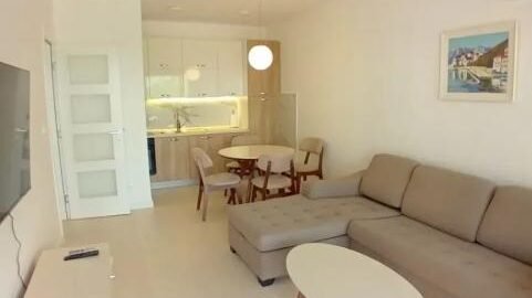 Однокомнатная квартира с гаражом в Дубовице, Будва