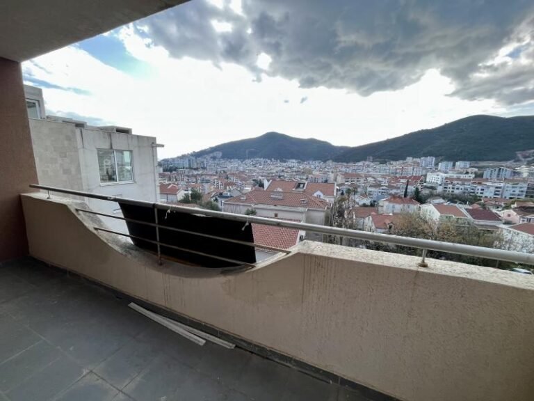 One-bedroom apartment, 53 m² in Podkošljun — two terraces, renovated, 7 minutes from the sea