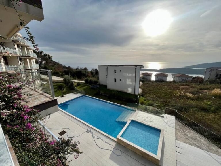 3 комнатная квартира с бассейном, вид на море