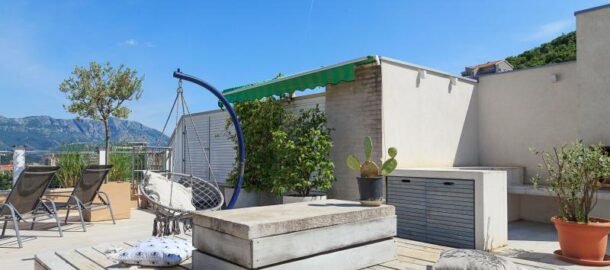 3 bedroom apartment in the center of Budva with 85m2 roof, garage and storage room