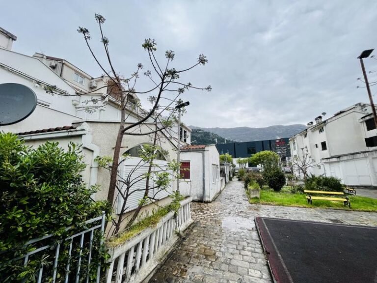 Jednosoban stan u blizini MEGA MALL-a u Budvi