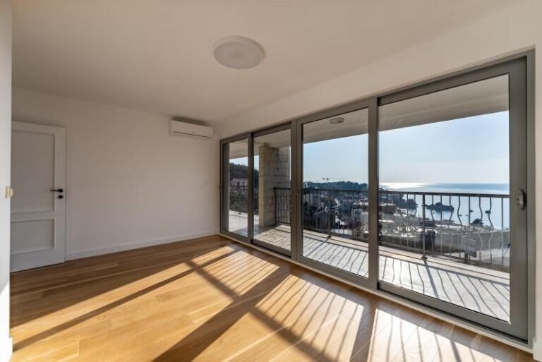 Квартира c 3 спальнями и видом на море в Пржно