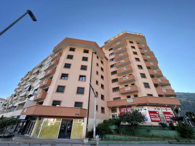 Veliki dvosoban stan 96 m2 u blizini Mega Mall-a u Budvi