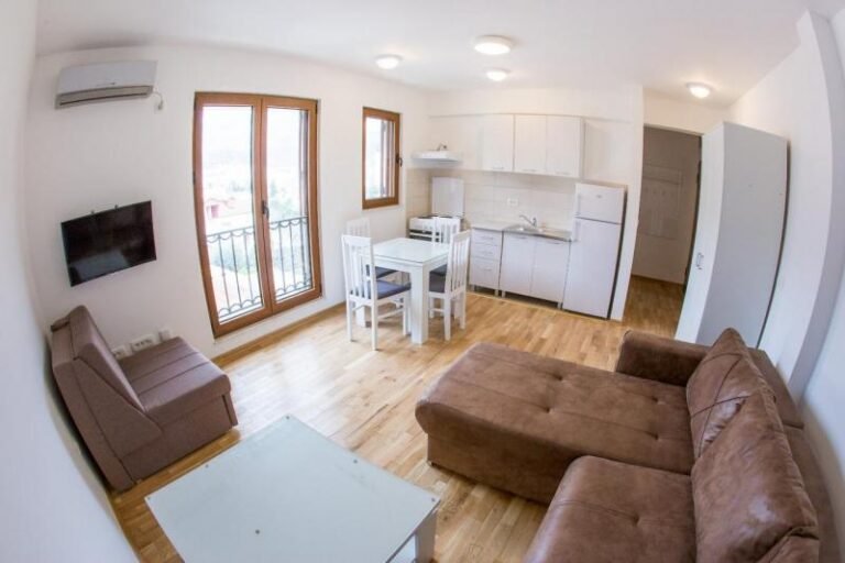 Studio next to the Atina hotel in Budva for 1 year