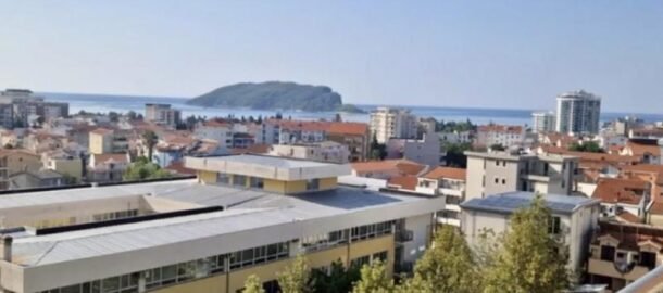 Большая 2-к квартира 78 м² здание Mercur, Будва