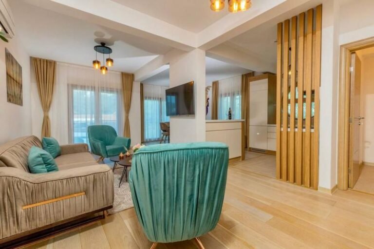 Three-room apartment 107 m2 with sea view in Przno