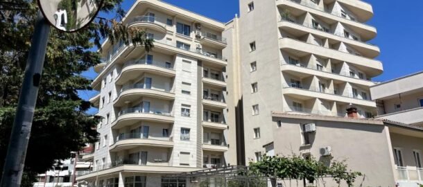 3 комнатная дизайнерская квартира 60 м2 с террасой 47 м2 в центре Будвы