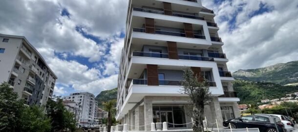 Dvosoban stan na obali reke u zgradi premijum klase AURA u Budvi