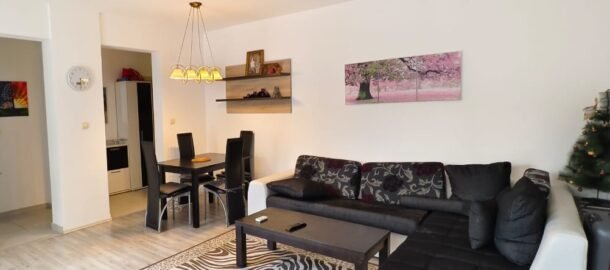 Jednosoban stan s garažom u blizini Mega Malla s pogledom na more