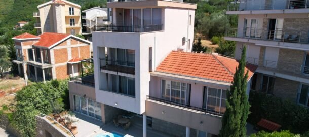New 4-storey villa in Becici with sea views, a swimming pool, a sauna and a garage