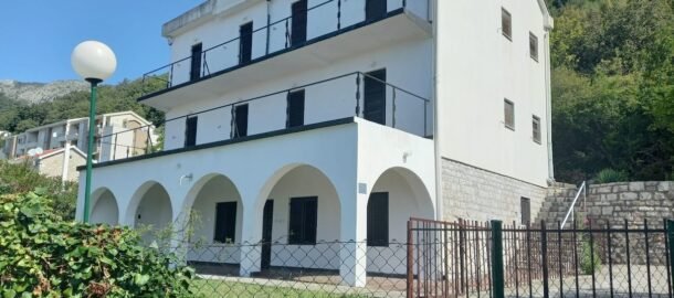 A mini-hotel with panoramic sea views in Petrovac, the pearl of the Budva Riviera