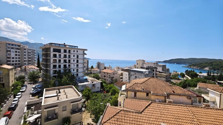 Уютная односпальная квартира в Бечичах с прямым видом на море по привлекательной цене