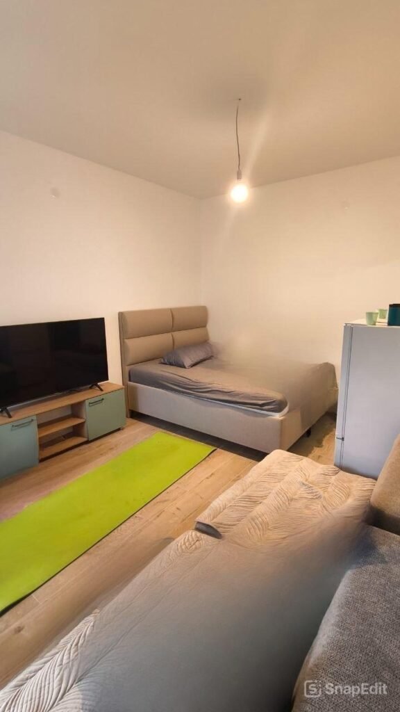 Garsonjera u Bečićima u novoj zgradi sa pogledom na Sveti Stefan, 400 m od mora