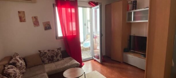 Гарсоньера в центре Будвы с отдельной кухней по привлекательной цене