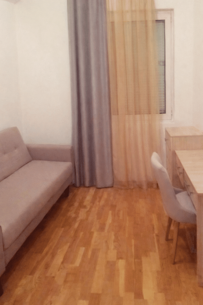 Trosoban stan 103 m² u centru Budve, sa parkingom i liftom