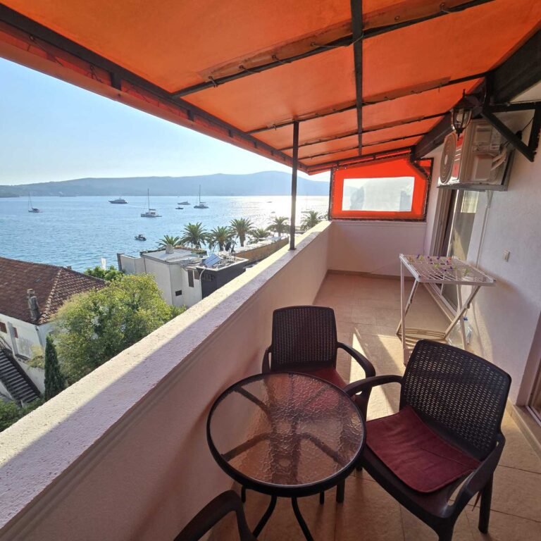 One-bedroom apartment for one year in the very center of Tivat