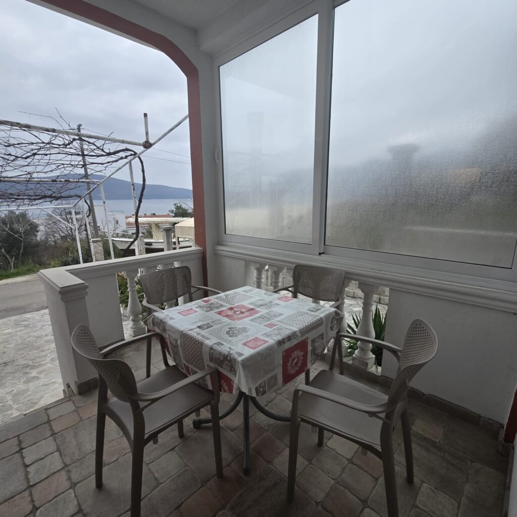 Izdaje se garsonjera 35 m² sa pogledom na more, Donja Lastva