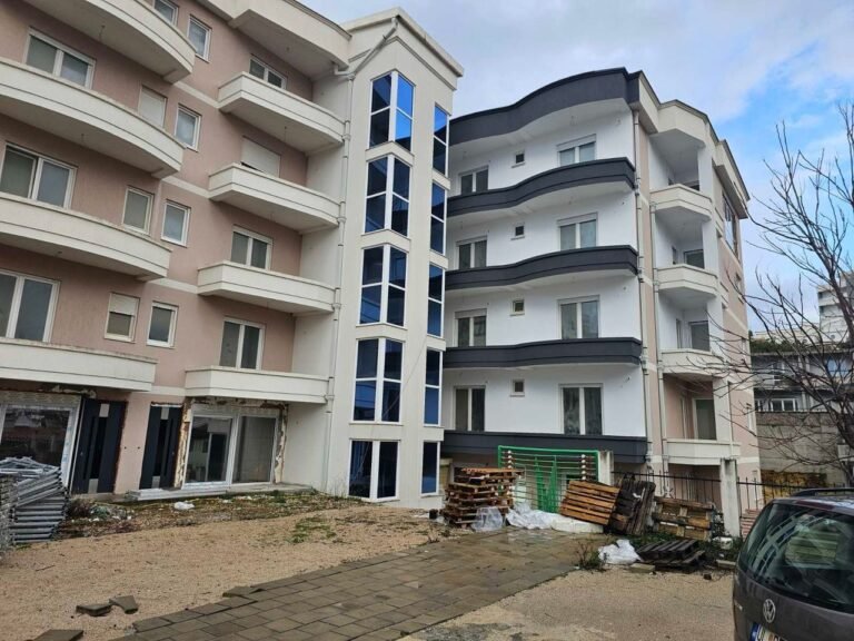 One-bedroom apartment in Ulcinj with sea views at an attractive price