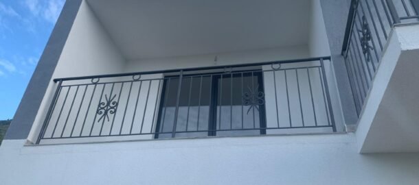 Kuća sa panoramskim pogledom na more u blizini Bara