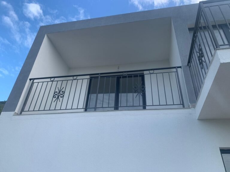 House with panoramic sea views near Bar