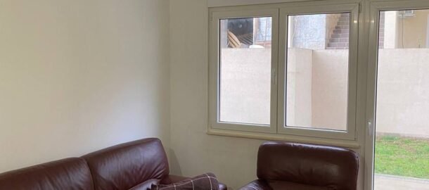 Iznajmljuje se stan u Budvi s parkingom po atraktivnoj cijeni