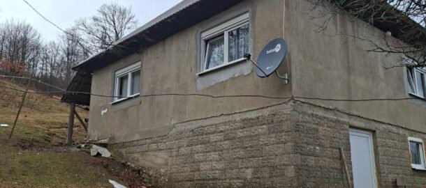 Large house for sale with a 12,000 m² land plot in Kolašin