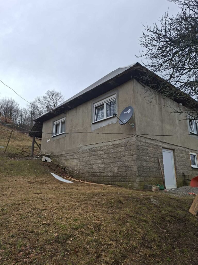 Large house for sale with a 12,000 m² land plot in Kolašin