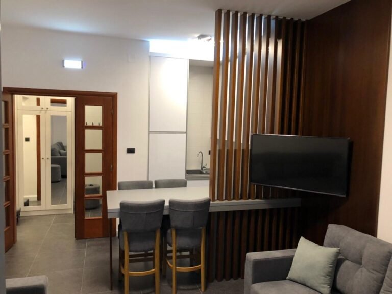 Современная квартира с одной спальней в центре Будвы в 200 метрах от моря